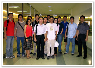 <b>May 2006 - IMM Dinner at Baystreet 21 </b><br>Left to Right: Hendra, Yee Fan, Kalpana, Hongli, Damien, Son, Zhicheng, Eugene, Anubhav, Yue, Long, Hang, Ziheng and Min